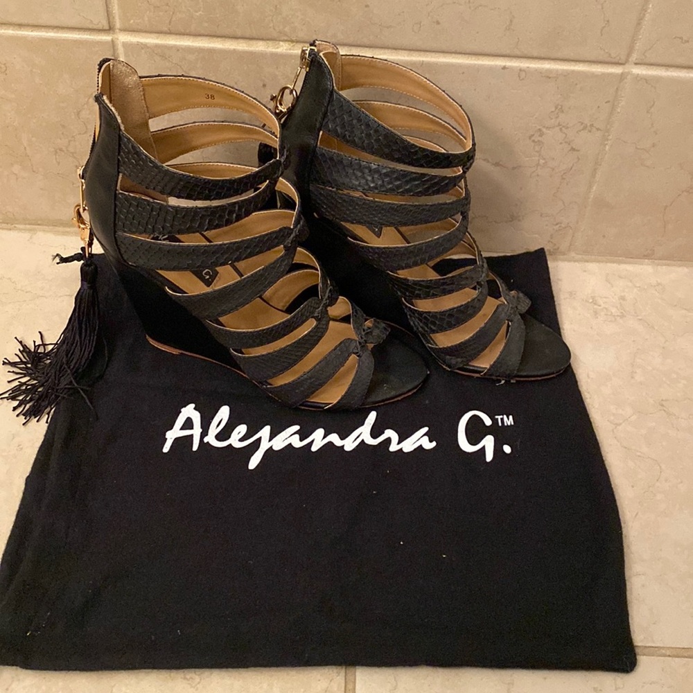 Alejandra G Raquel Wedge